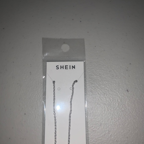 Beautiful Necklace - Picture 2 of 4